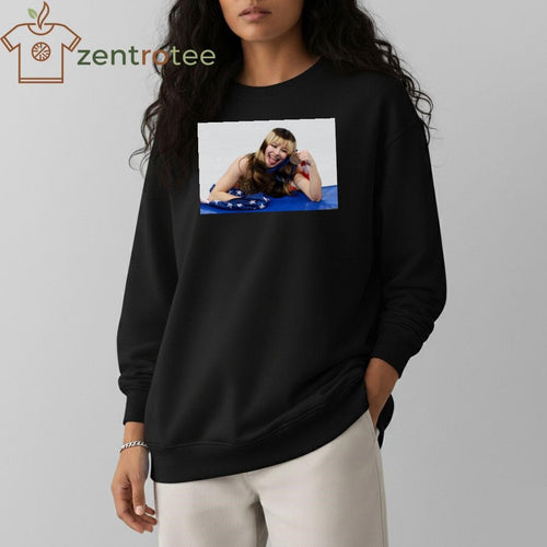 Alysa Liu stick out tongue with gold medal shirt
