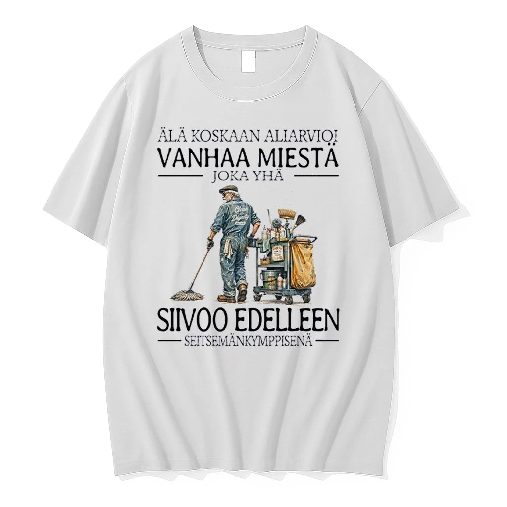 Officials Ala Koskaan Aliarvioi Vanhaa Miesta Siivoaa Edelleen Seitsemankymppisena Front T Shirt Sweater