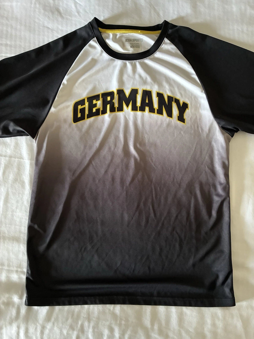 Germany Soccer Football Fans Men's Performance Tee T-Shirt Jersey L Icon Sports