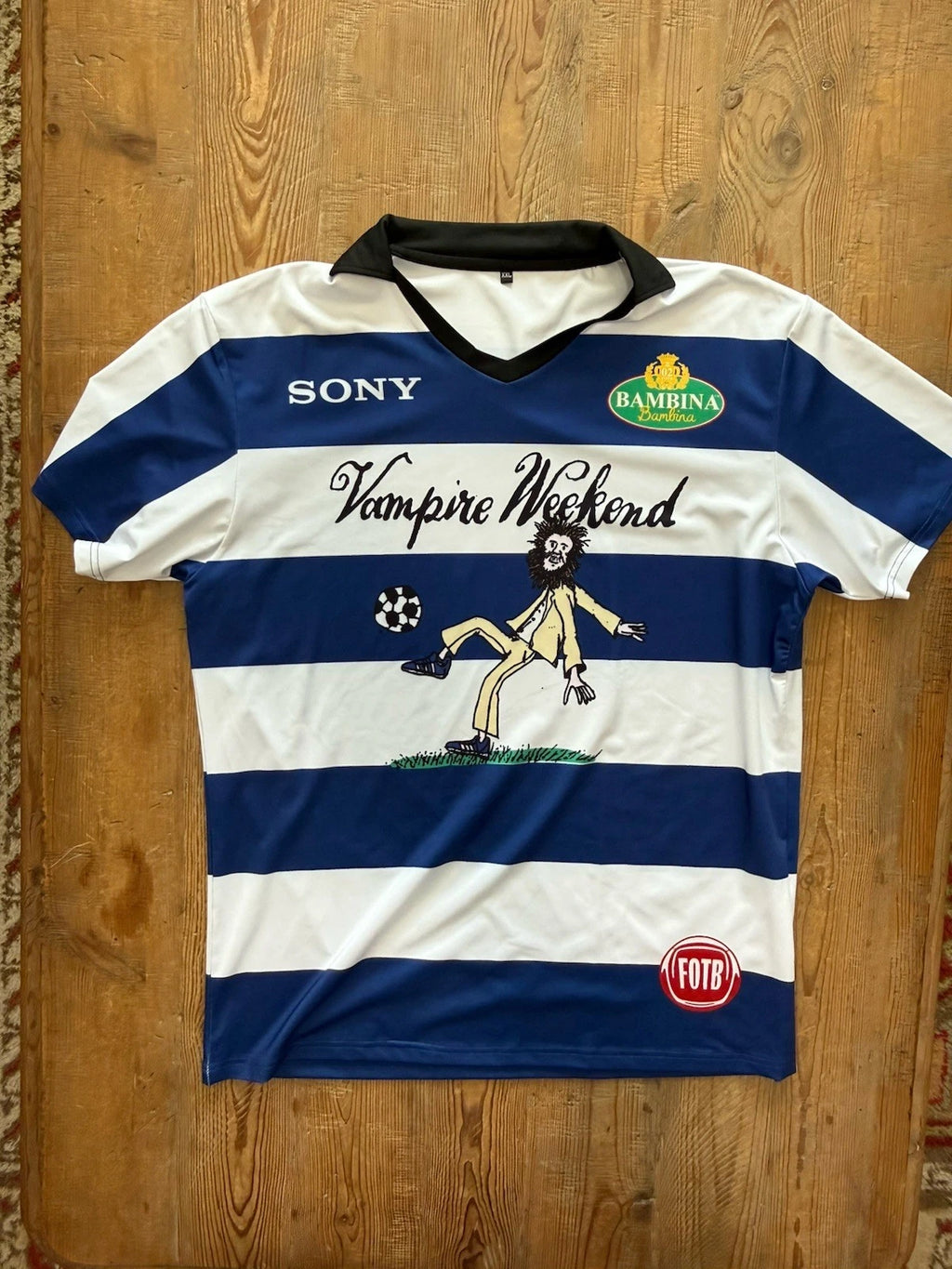 Vampire Weekend Frog On The Bass Drum Limited Edition Soccer Jersey Men’s XXL