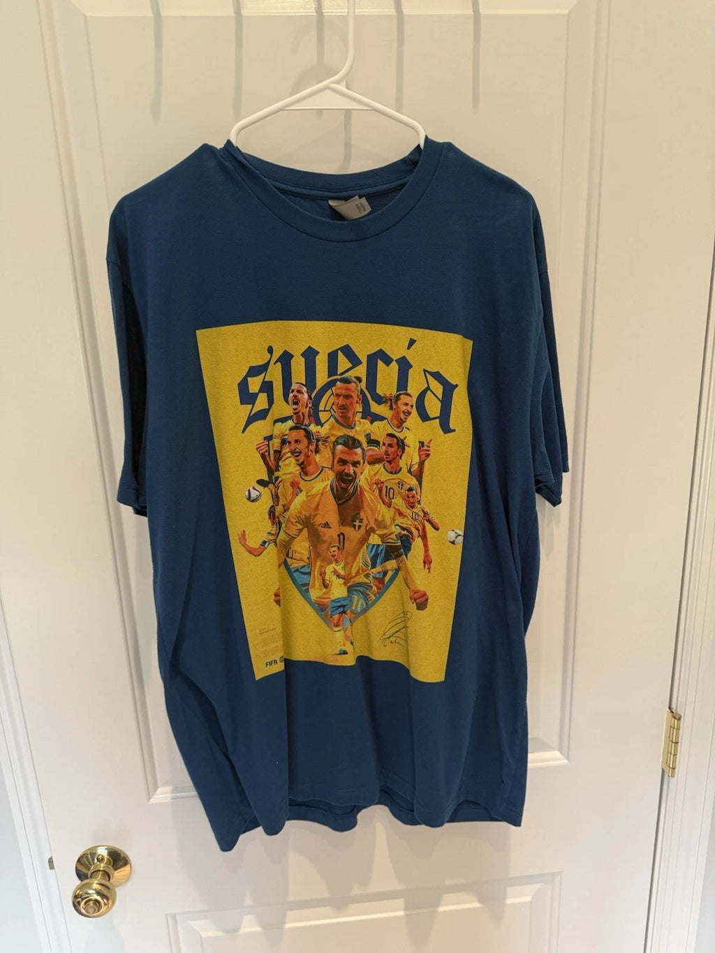 Sweden Soccer Graphic T-Shirt XL Zlatan Ibrahimovic FIFA Blue Yellow Tee