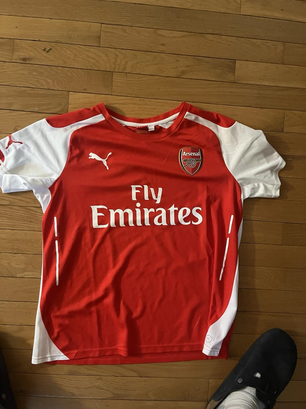 Arsenal soccer jersey size xl in kids