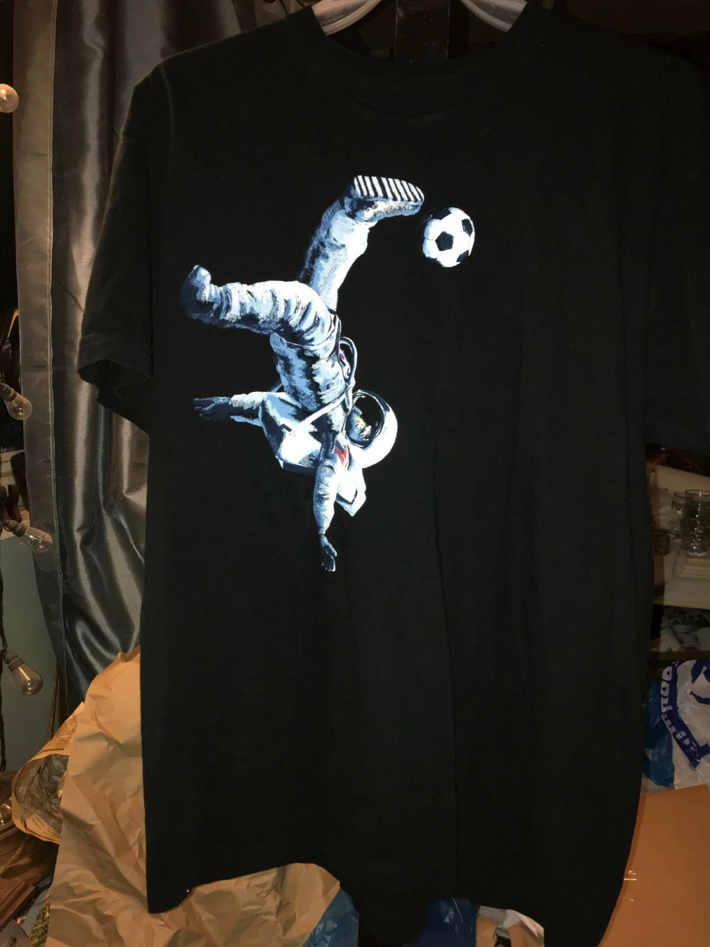 NASA ASTRONAUT Space SOCCER BALL Player Men's XL BLACK T-Shirt