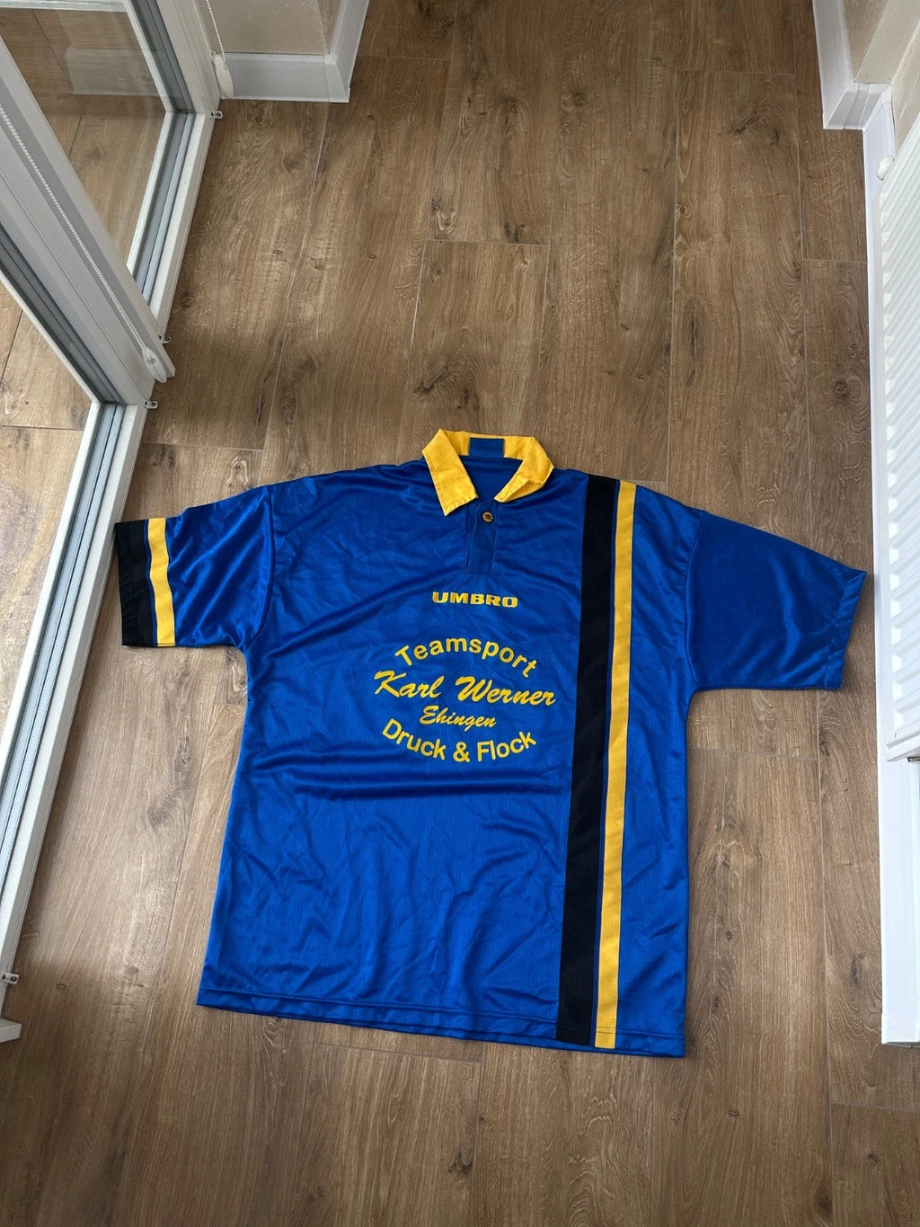 Vintage 90s Umbro men's Blue Soccer shirt Football jersey Size: XL