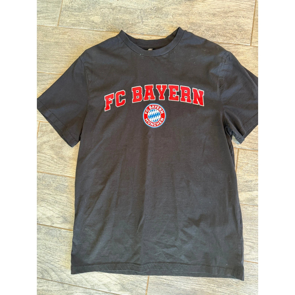 FC Bayern Munich T-Shirt size Large Tee Shirt Graphic Futbol Soccer Mens