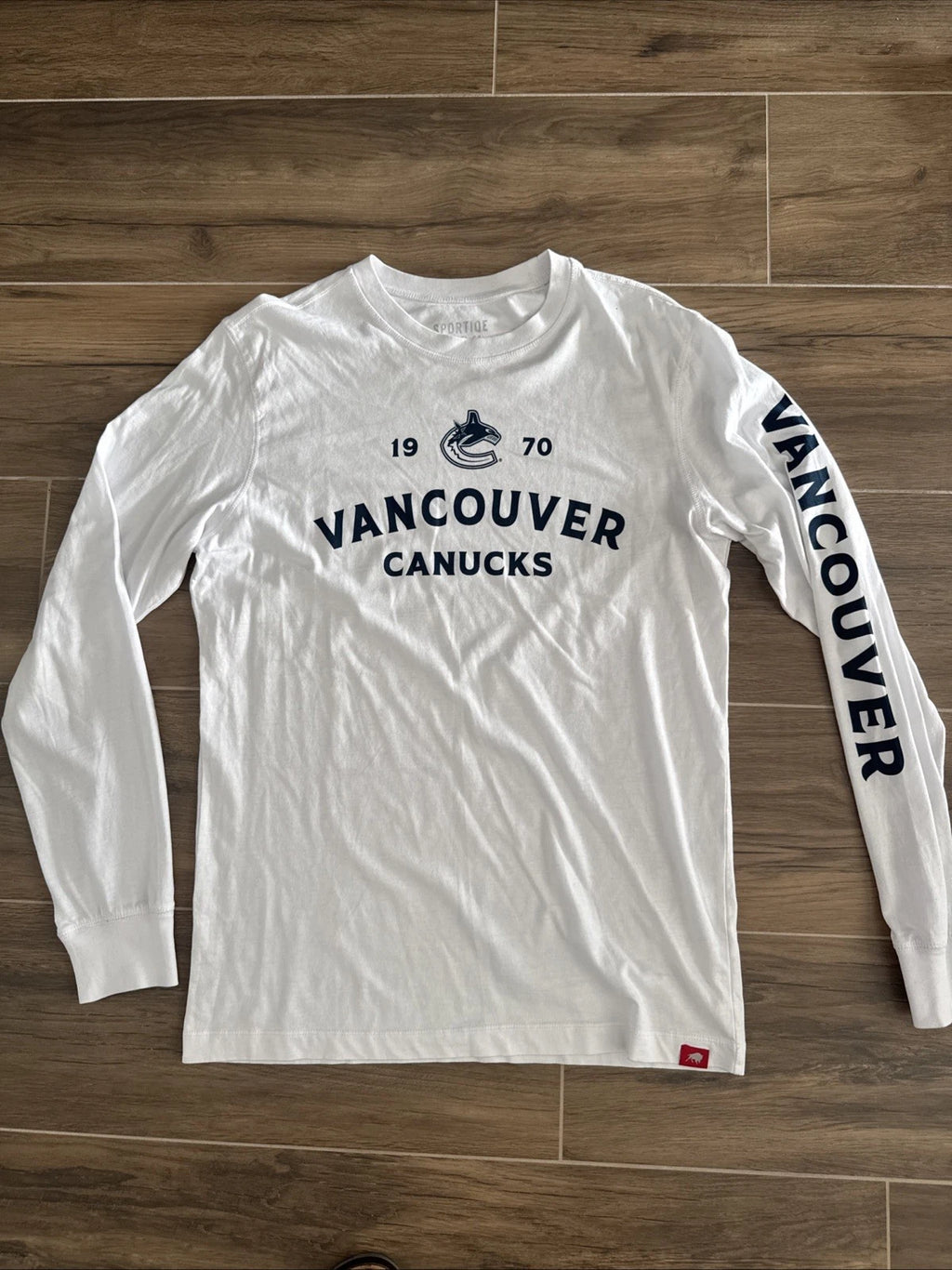Sportique Vancouver Canucks White Mens Crew TShirt Medium Super Soft 100% Cotton