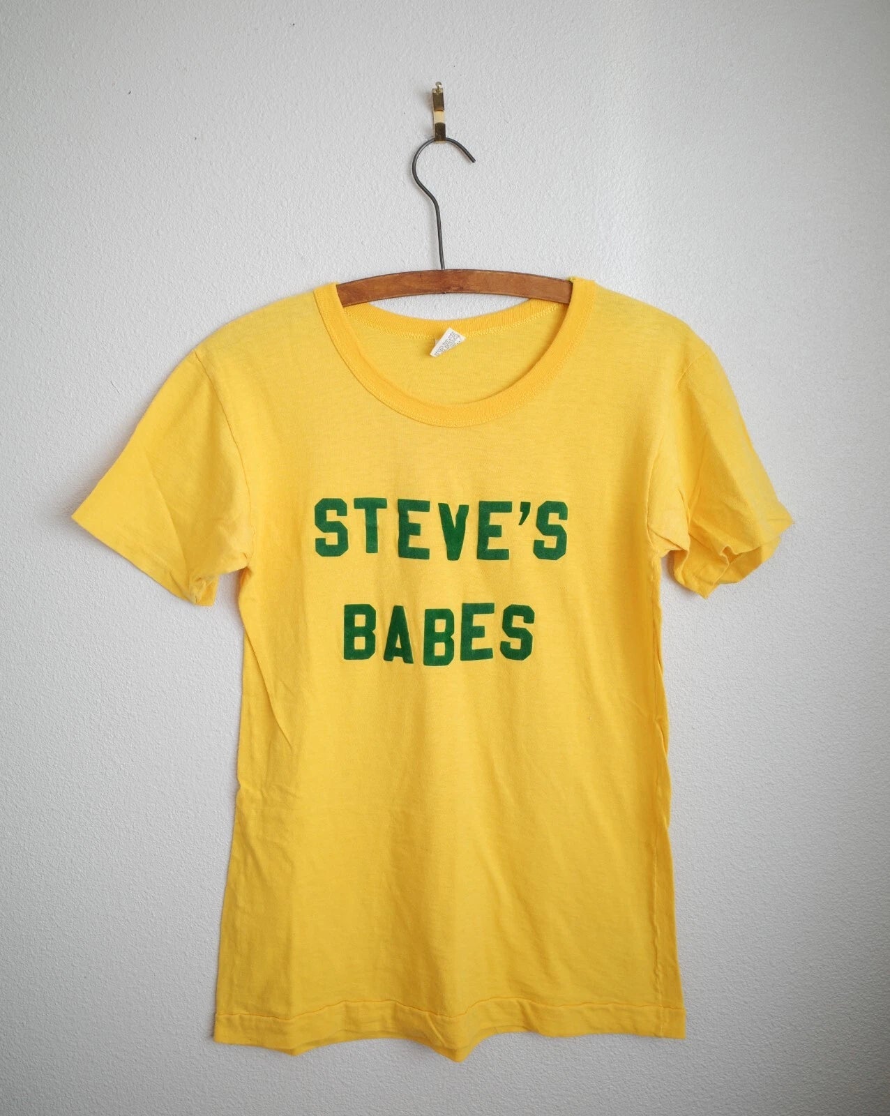 Vintage 70's Sport T Steve's Babes Novelty Yellow T-Shirt Size XL Cotton EUC