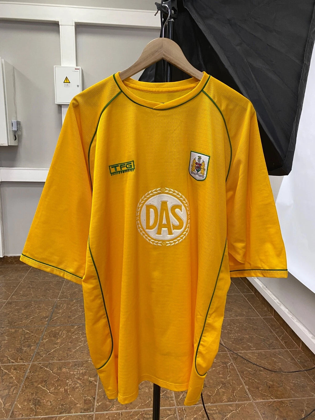 🏴󠁧󠁢󠁥󠁮󠁧󠁿 Vintage 90s TFG Bristol City Soccer Jersey Retro size XXL/XXXL
