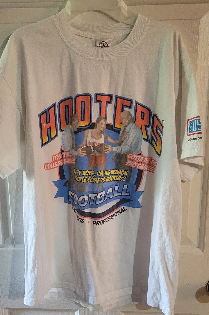 VTG🔥HOOTERS GAME DAY COLLEGE/PRO TSHIRT🔥90s CORSO/BRADSHAW HOOTERS SHIRT🔥USO