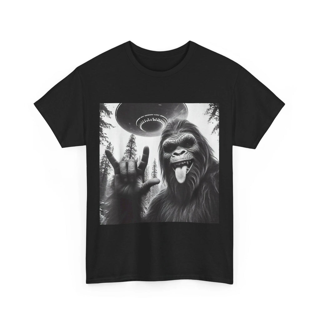 Funny Sasquatch Bigfoot Rock On Selfie With UFO Alien T-Shirt